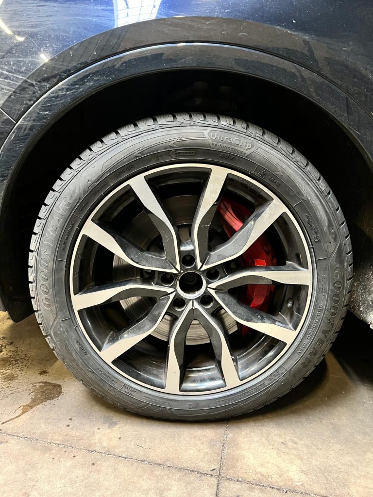 Montage de pneus hiver GoodYear pour voitures de société à Bennwihr, près de Ribeauvillé