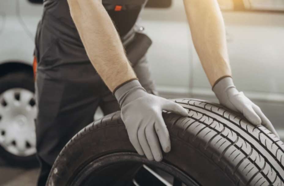Commande et montage de pneus hiver Kumho Wintercraft pour une flotte de camionnettes pour des professionnels à Bennwihr, proche Ingersheim