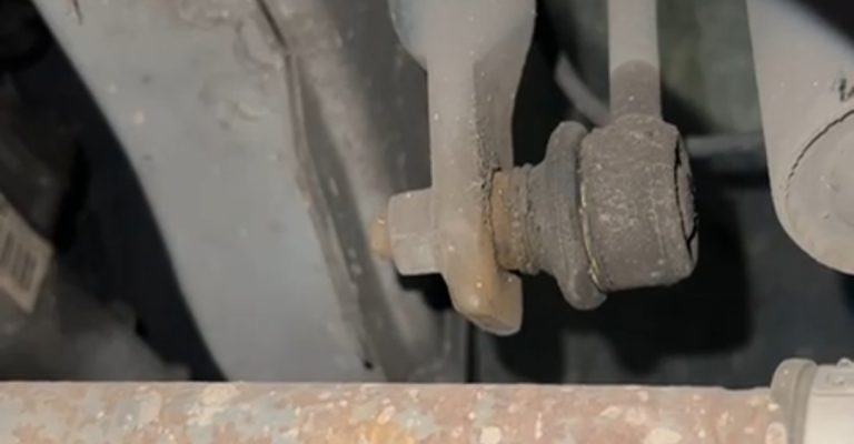 Remplacement d’une Biellette de Suspension sur une Renault Trafic à Bennwihr Gare, proche de Ammerschwihr