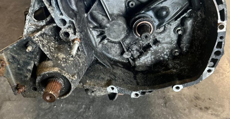 Remplacement d’une boîte de vitesses sur une Renault Kangoo : Faites confiance à TC AUTO SERVICE à Bennwihr
