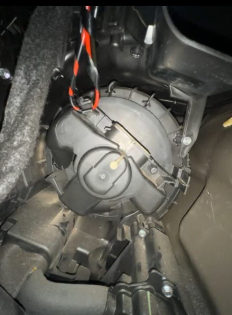 Remplacement de Pulseur d’Air sur une Peugeot 2008 à Bennwihr Gare, proche de Riquewihr