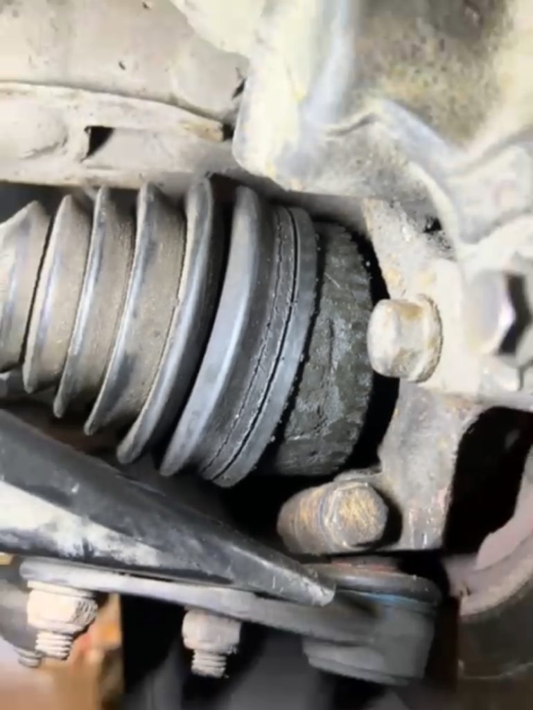 Remplacement du Soufflet de Cardan sur une Renault Clio à Bennwihr Gare, proche de Logelheim