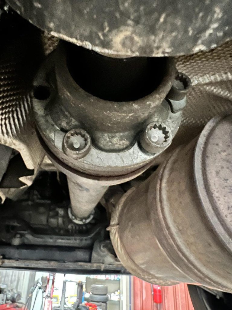 Remplacement de l’Arbre de Transmission sur une Volkswagen Transporteur à Bennwihr Gare, proche Biesheim