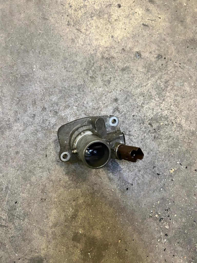 Remplacement du Boîtier d’Eau d’une Ford Ka à Bennwihr-Gare, proche Colmar