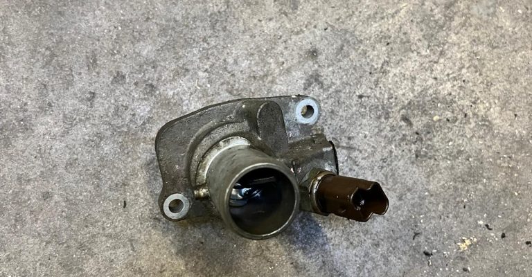 Remplacement du Boîtier d’Eau d’une Ford Ka à Bennwihr-Gare, proche Colmar