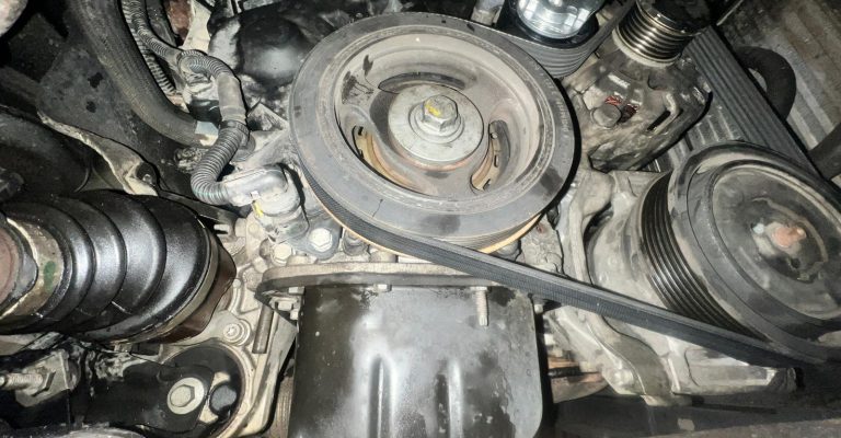 Remplacement du Kit de Distribution et du Kit Courroie Accessoire sur une Citroen C4 à Bennwihr-Gare, proche Horbourg-Wihr