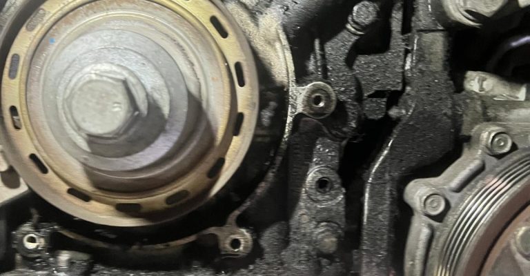 Réparation de le Pompe à Huile suite à une fuite sur une Peugeot 207 à Bennwihr-Gare, proche de Colmar