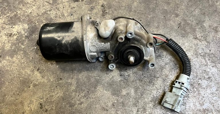 Changement du Moteur Lève-Vitre d’une Renault Trafic à Bennwihr-Gare proche de Ostheim