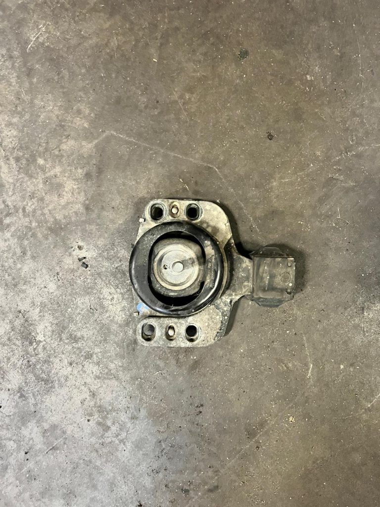 Remplacement du Support Moteur d’une Renault Trafic à Bennwihr-Gare proche d’Ingersheim