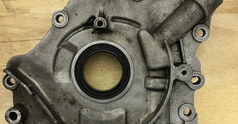 Changement de la Pompe à Huile d’une Peugeot 207 à Guémar proche Colmar