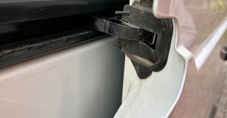 Graissage du Coulisse Porte d’une Peugeot Expert à Sigolsheim proche Colmar