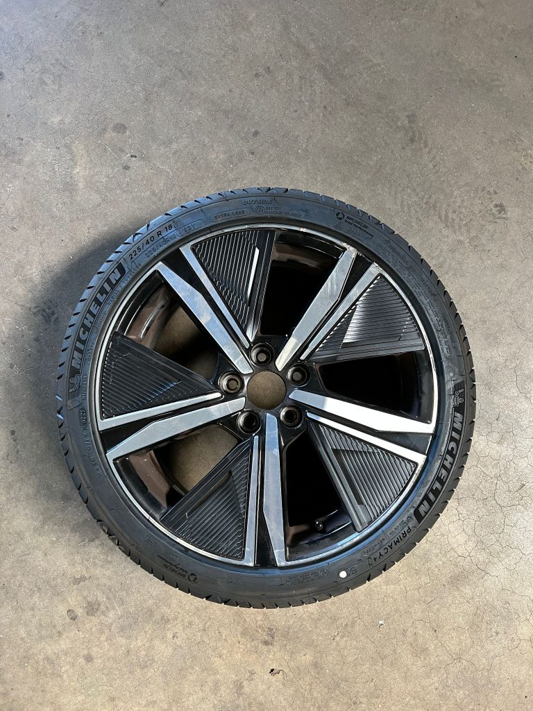 Montage de Pneus Michelin sur une Peugeot 308 à Bennwihr-Gare proche de Ostheim