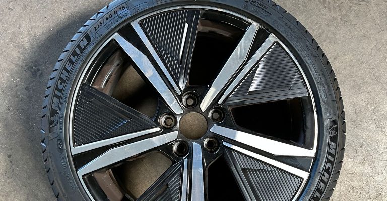 Montage de Pneus Michelin sur une Peugeot 308 à Bennwihr-Gare proche de Ostheim