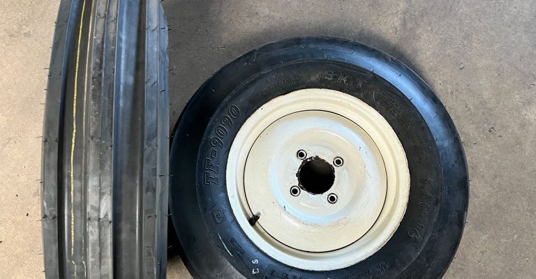 Montage de Pneus avec chambre à air sur un Tracteur à Bennwihr-Gare proche d’Ingersheim