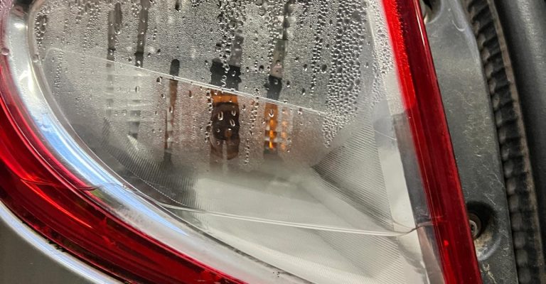 Remplacement du Phare suite à une infiltration d’eau sur une Renault Clio proche de Bennwihr-Gare près de Houssen