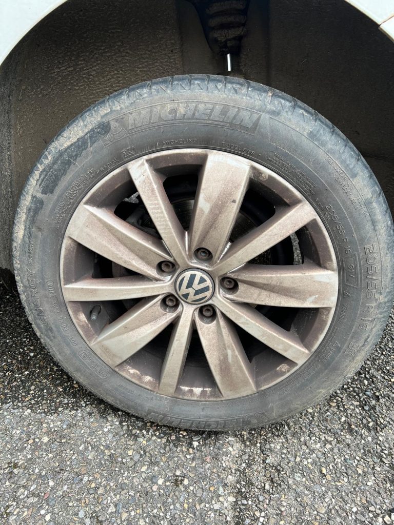 Remplacement des Pneus d’une Volkswagen Polo à Kientzheim proche Colmar