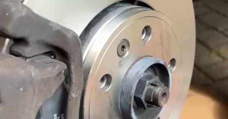 Remplacement des Disques et Plaquettes sur une Opel Movano à Colmar dans le Haut-Rhin