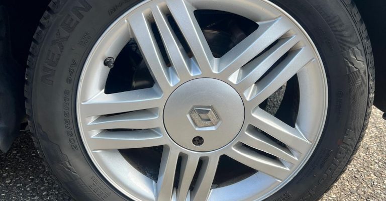 Commande et Montage de Pneus Nexen 4 Saisons pour une Renault Scenic à Ribeauvillé proche de Riquewihr