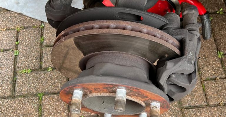 Changement des Disques et Plaquettes d’un Ford Transit à Colmar dans le Haut-Rhin