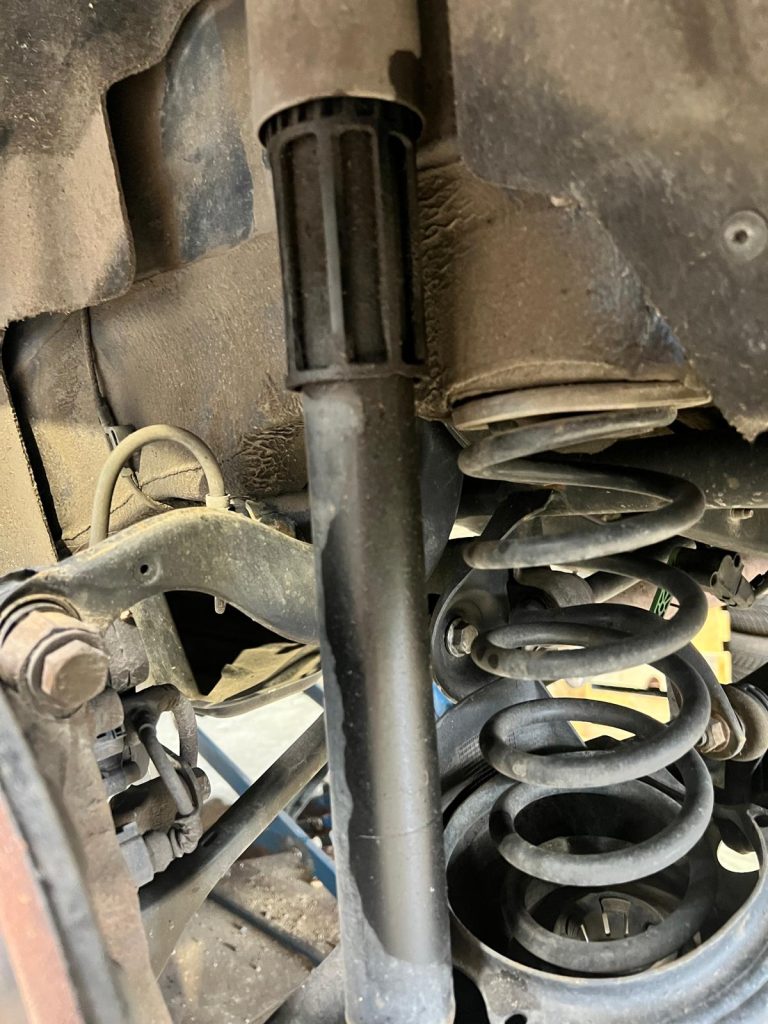 Changement des Amortisseurs arrière suite à une Fuite sur une Audi A3 à Colmar dans le Haut-Rhin