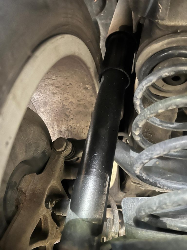 Remplacement des Amortisseurs arrière d’une Volvo C30 à Sélestat dans le Centre-Alsace