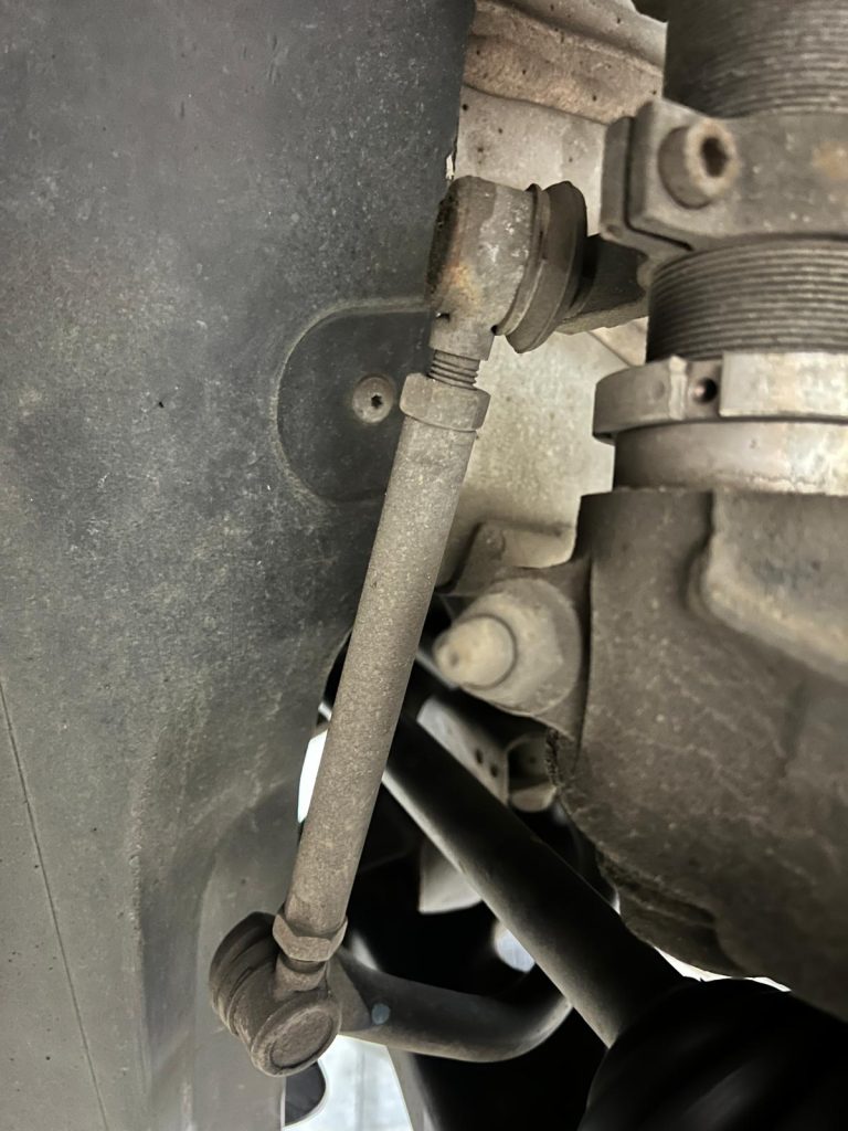 Remplacement des Biellettes de Barre Stabilisatrice sur une Peugeot 208 à Ribeauvillé proche de Riquewihr
