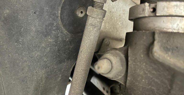 Remplacement des Biellettes de Barre Stabilisatrice sur une Peugeot 208 à Ribeauvillé proche de Riquewihr