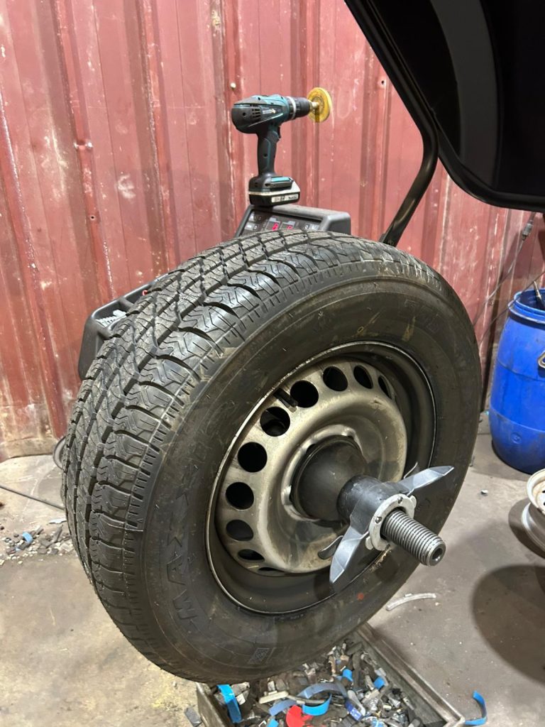 Montage de Pneus Maxxis sur une Citroën Berlingo à Colmar dans le Haut-Rhin Montage de Pneus Maxxis sur une Citroën Berlingo à Colmar dans le Haut-Rhin