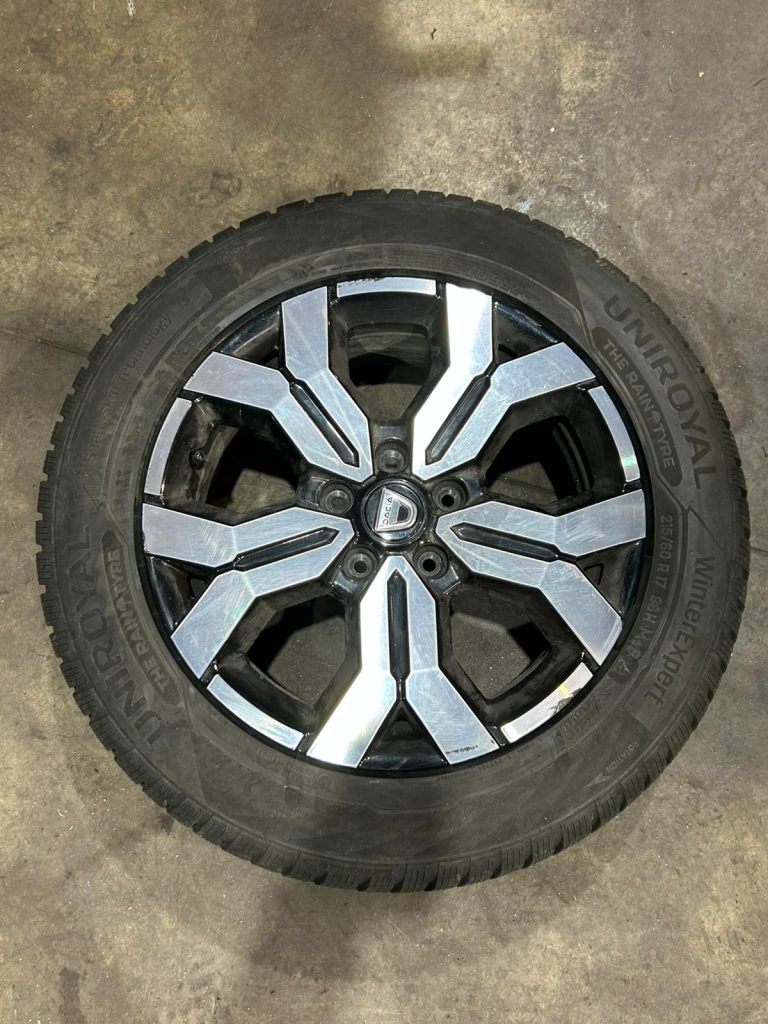 Permutation des Roues Hiver sur une Dacia Sandero à Kaysersberg sur la route des vins Permutation des Roues Hiver sur une Dacia Sandero à Kaysersberg sur la route des vins