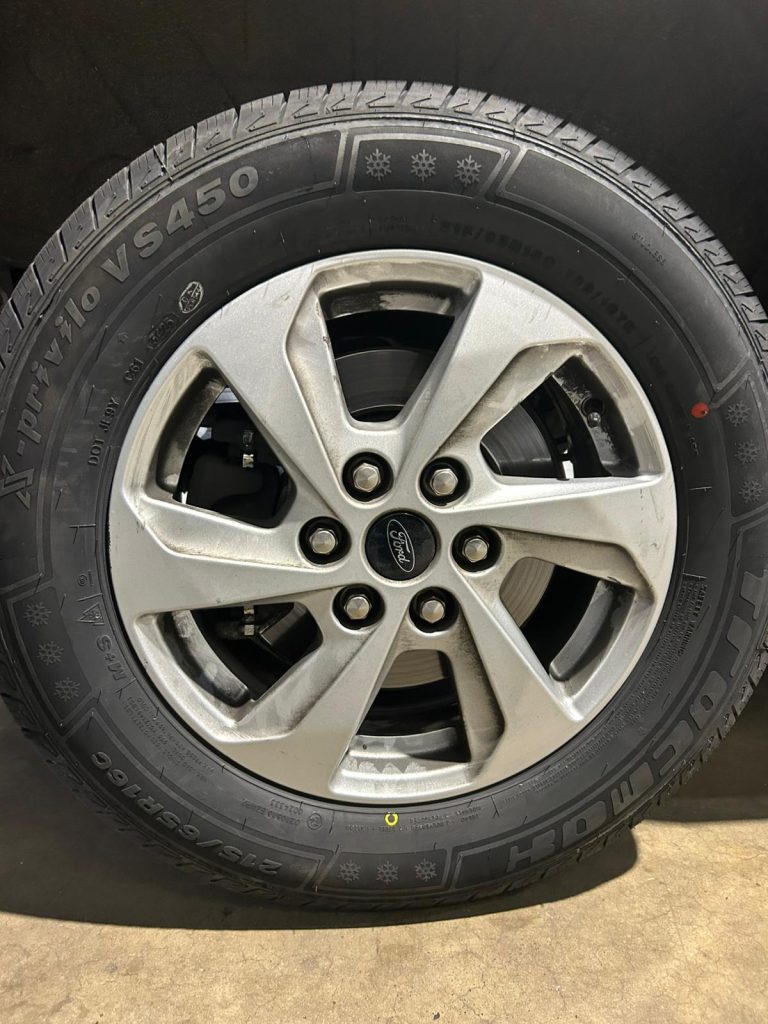 Montage des Pneus neuf Tracmax en hiver sur un Ford Transit à Sélestat dans le Centre-Alsace Montage des Pneus neuf Tracmax en hiver sur un Ford Transit à Sélestat dans le Centre-Alsace