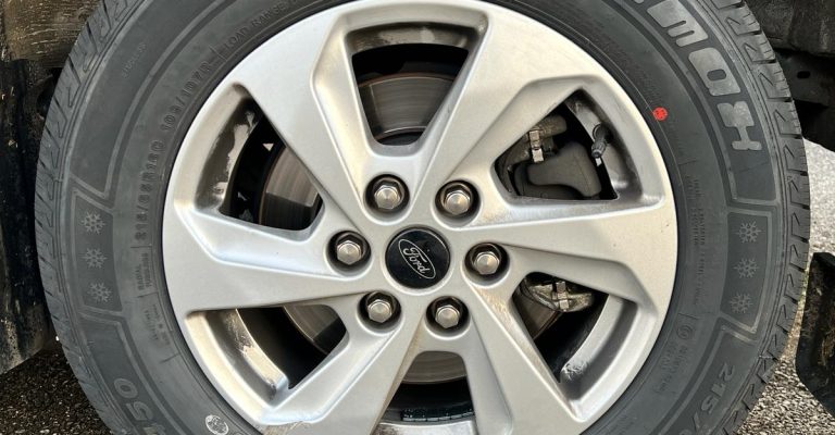 Remplacement des Pneus Été en Hiver pour une Ford Transit à Kaysersberg sur la route des vins