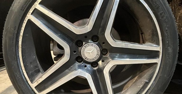 Montage de Pneus Goodride Neuf en Hiver sur une Mercedes à Colmar dans le Haut-Rhin