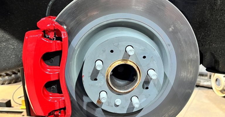 Peinture des Étriers de Freins sur une Tesla à Sélestat dans le Centre-Alsace