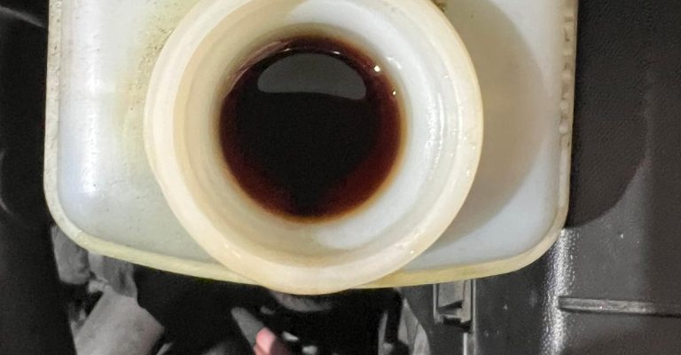 Purge du Liquide de Freins sur une Volkswagen Golf à Colmar dans le Haut-Rhin