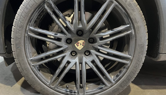 Changement de pneus Michelin Latitude Sport sur Porsche Macan à Sélestat dans le Centre-Alsace
