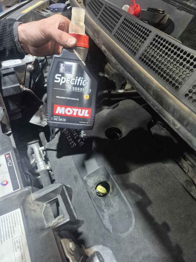Vidange moteur avec huile Motul 5W30 sur Peugeot 3008 à Ribeauvillé proche de Riquewihr Vidange moteur avec huile Motul 5W30 sur Peugeot 3008 à Ribeauvillé proche de Riquewihr
